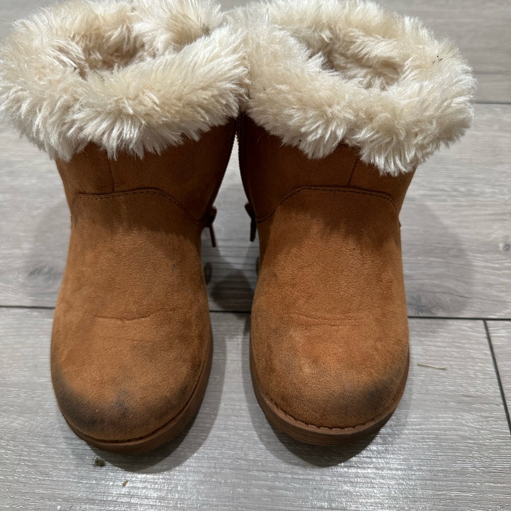 Cat & Jack fur lined boots 9